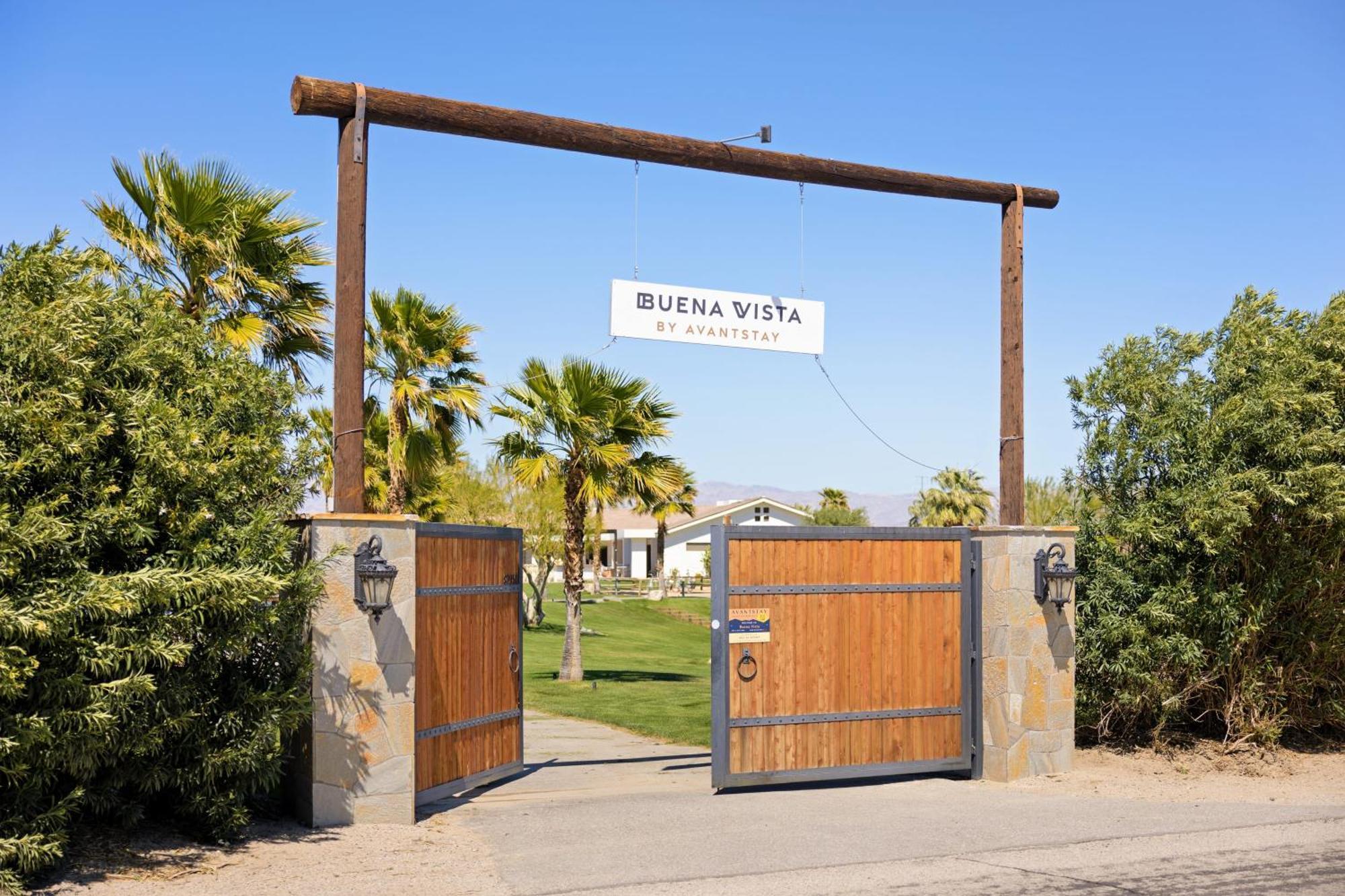 Buena Vista By Avantstay Massive Outdoor Oasis W Pool Spa Firepit La Quinta Exterior foto
